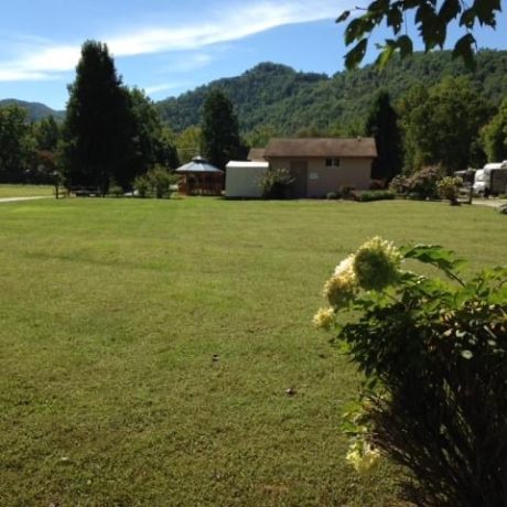 Hickory Knob Riverbend RV & Campground in Franklin NC